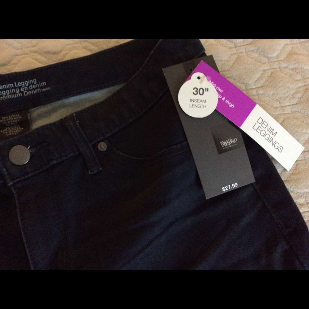 NWT! Mossimo Jeans - Picture 3 of 9