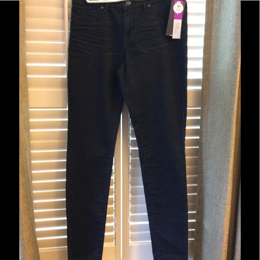 NWT! Mossimo Jeans - Picture 4 of 9