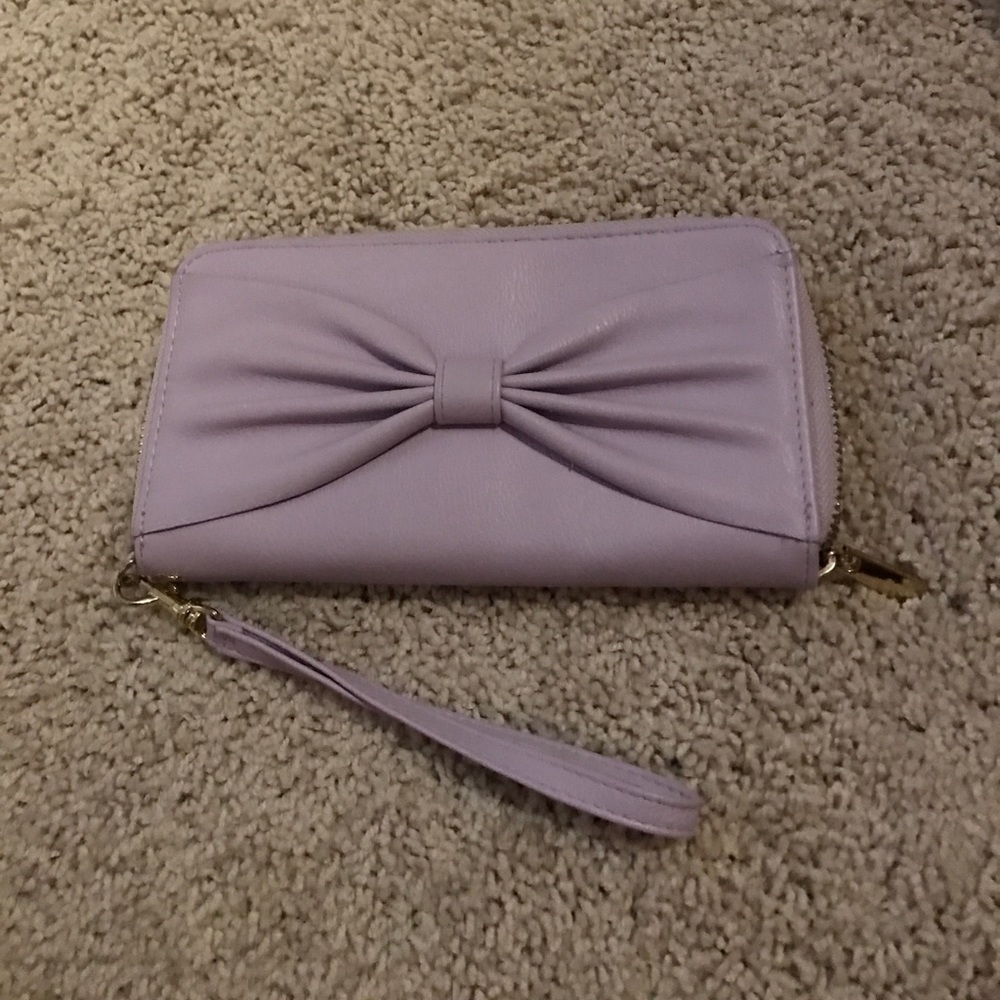 Target wristlet