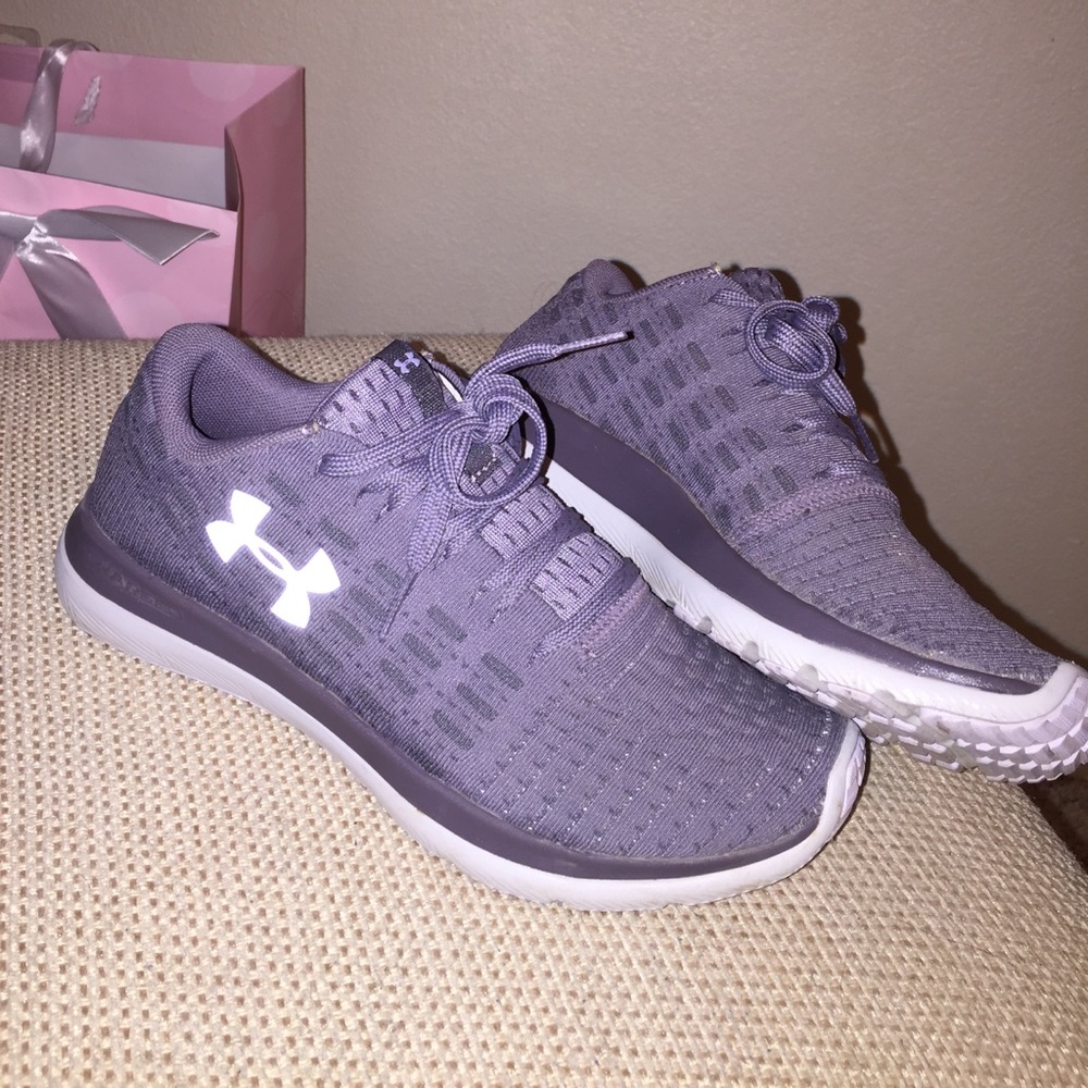 Women's UA sneakers