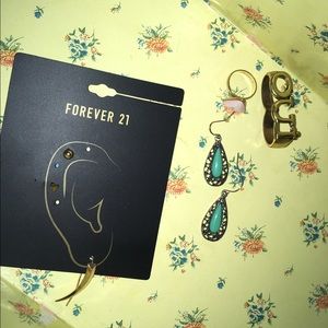 Set of two rings, stud/hanging earrings