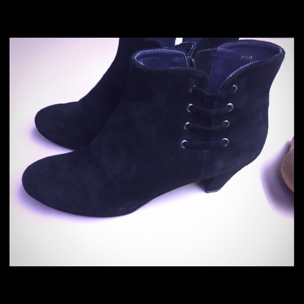 Vaneli Shoes, black suede, 6.5 size. Booties!