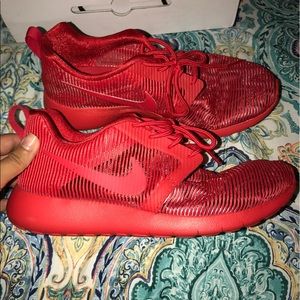 Red Nike Roshe