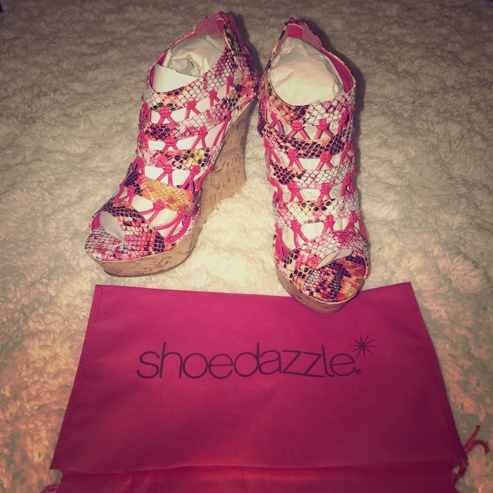 Shoedazzle* Pink Faux Snake Wedge Sandals - sz 10