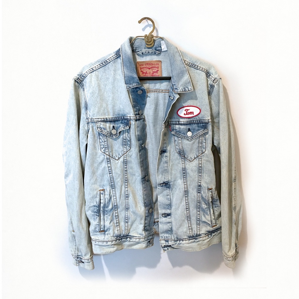 LEVI'S LIGHT WASH DENIM JACKET WITH PATCH