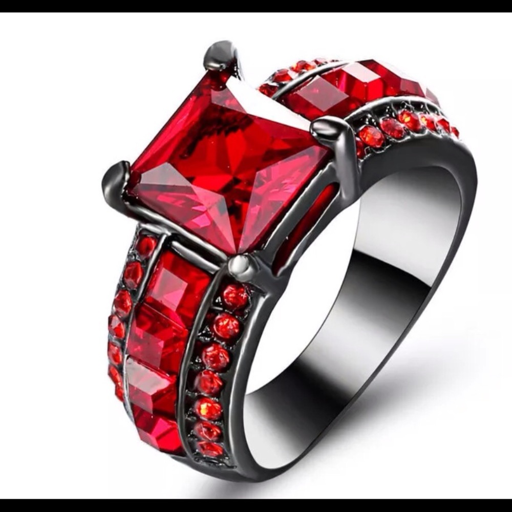 Red Ruby princess black gold ring sz 7