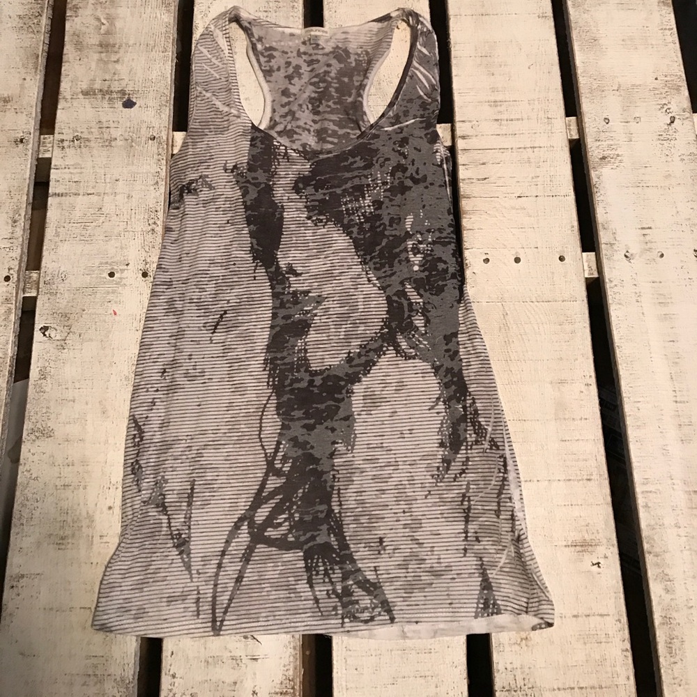 Razor back tank size small