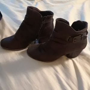 Dark Brown ankle boots w small heel