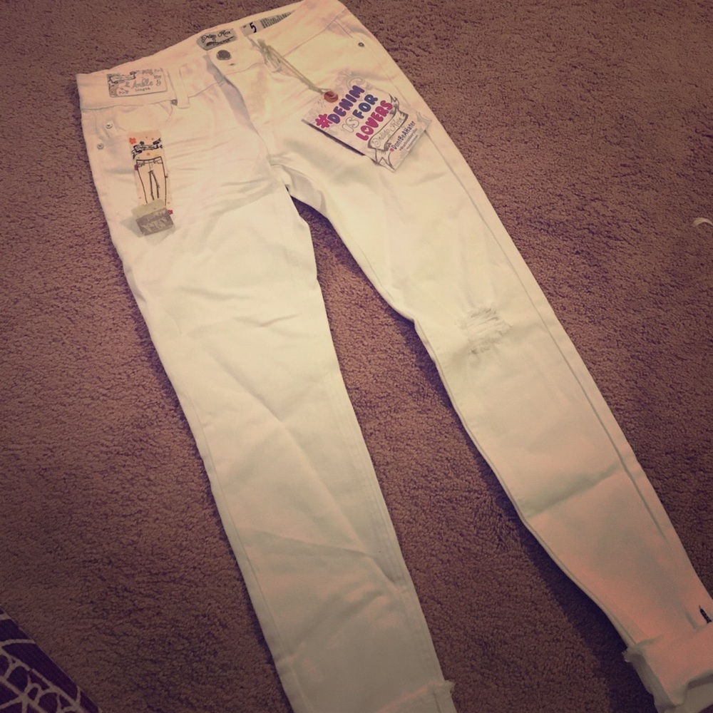 White denim jeans