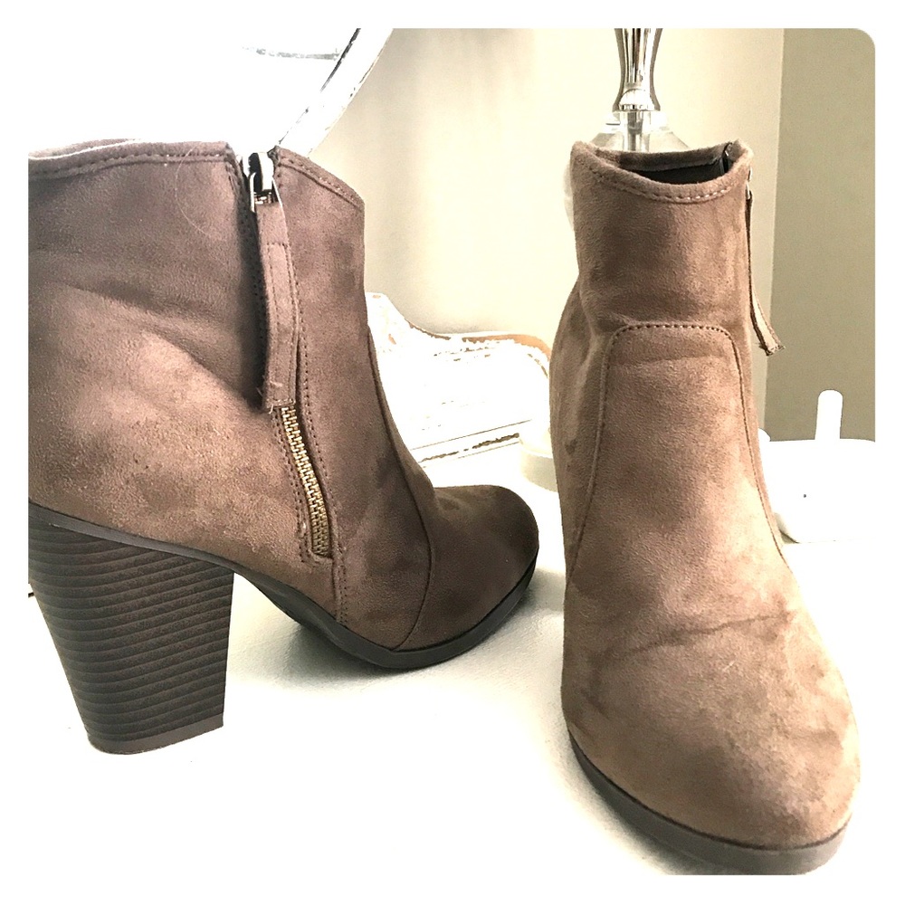 Journee Collection Link Faux Suede Booties