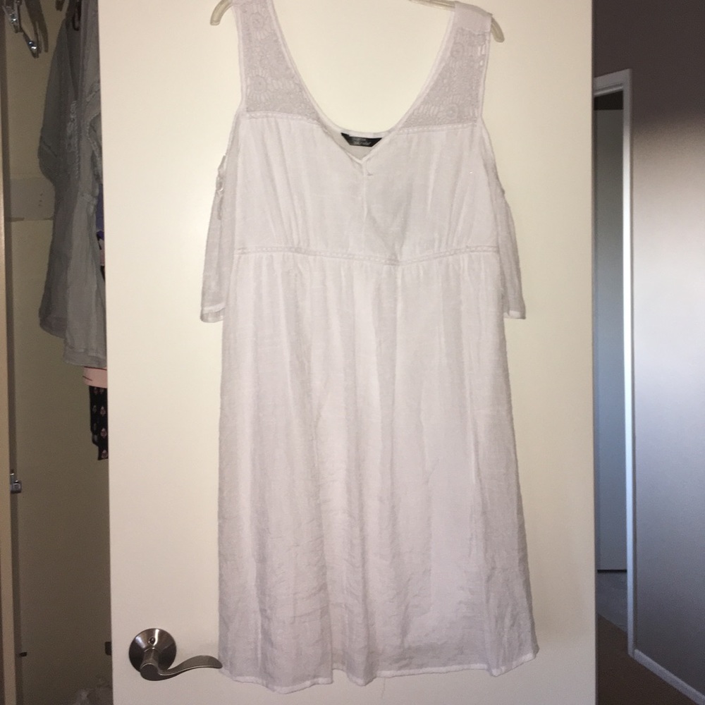 White linen cold shoulder dress lace detail