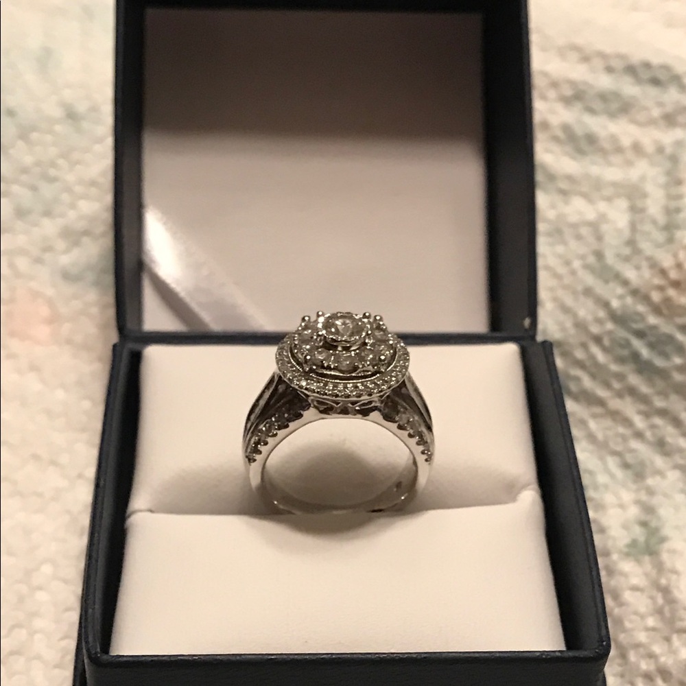 1.7  TTWC Round Brilliant Diamond Wedding Ring.