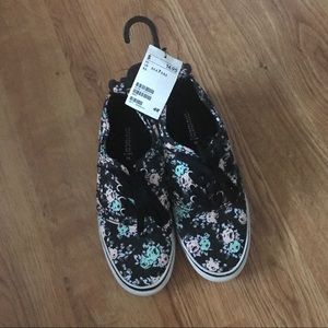 Brand new floral H&M shoes in Women's size 7