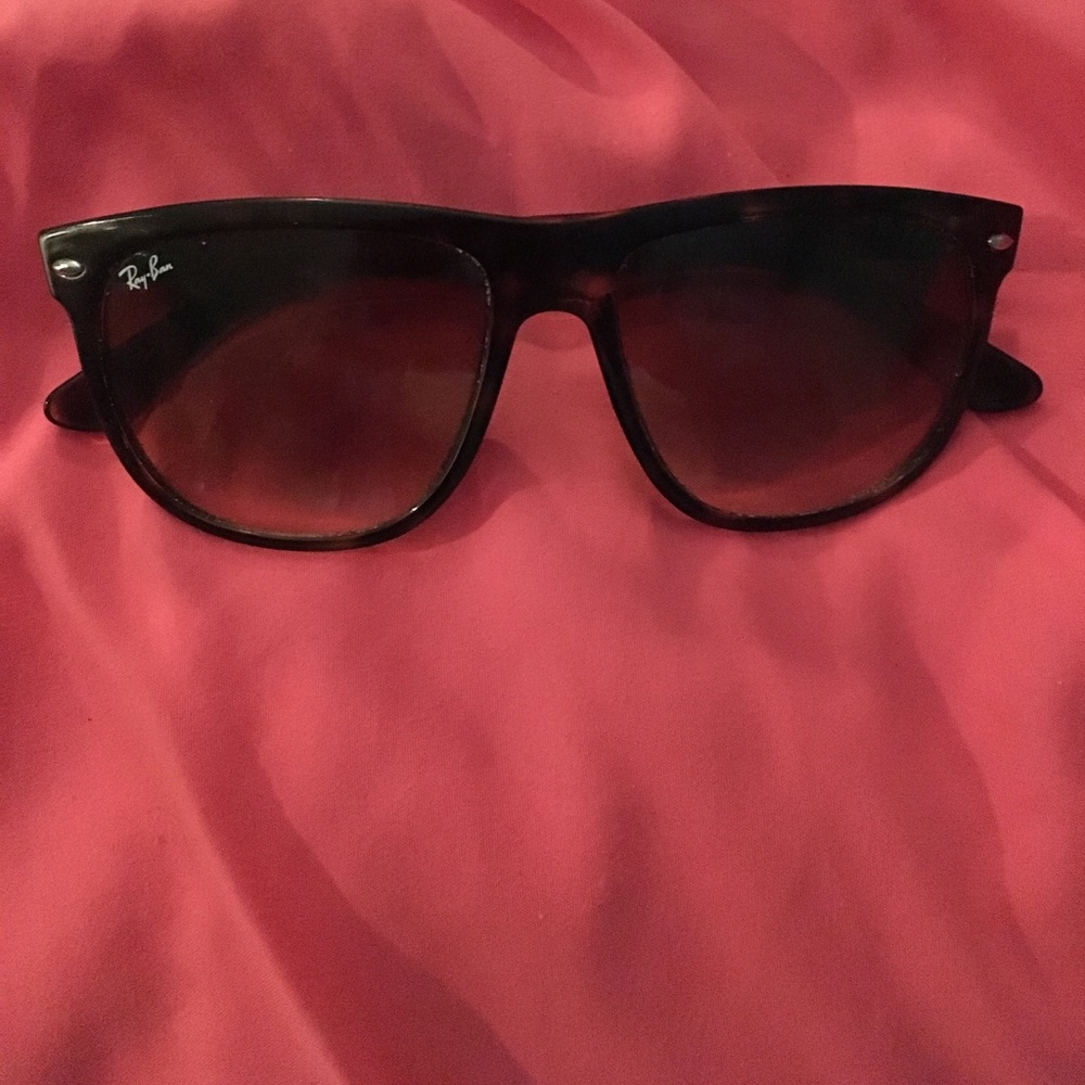 Female Ray Ban sunglasses from Sunglass Hut