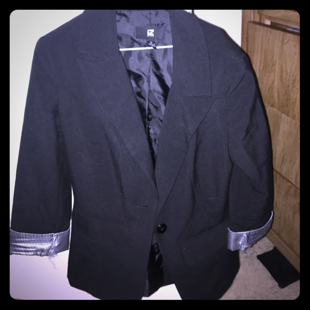 Very nice, sleek black blazer!