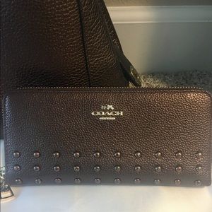 COACH wallet with zip closure