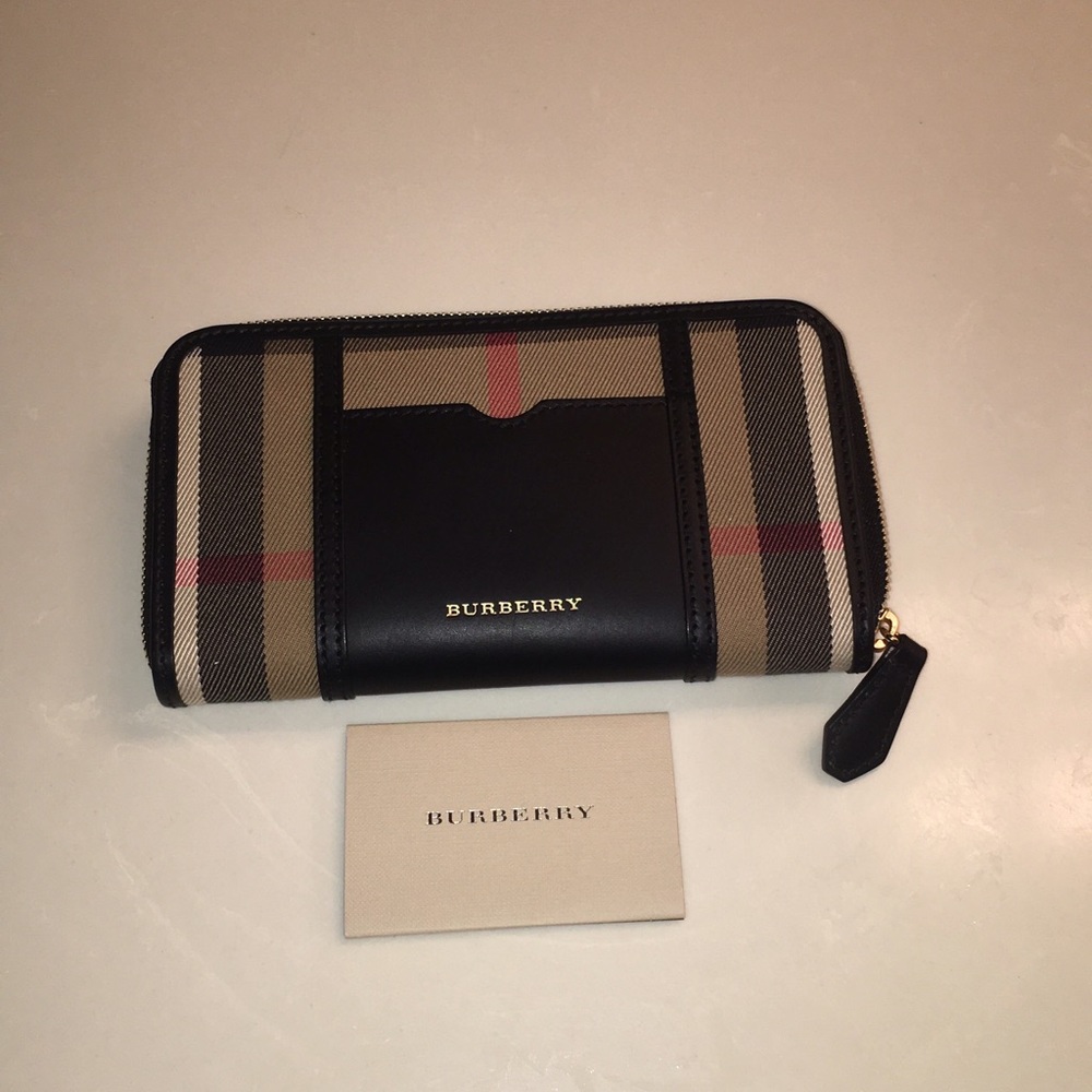 Burberry Wallet, never been used!