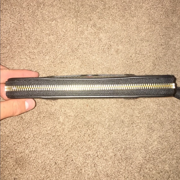 Burberry Wallet, never been used! - Picture 3 of 4