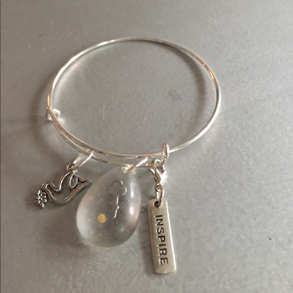 Bangle bracelet with 3 charms
