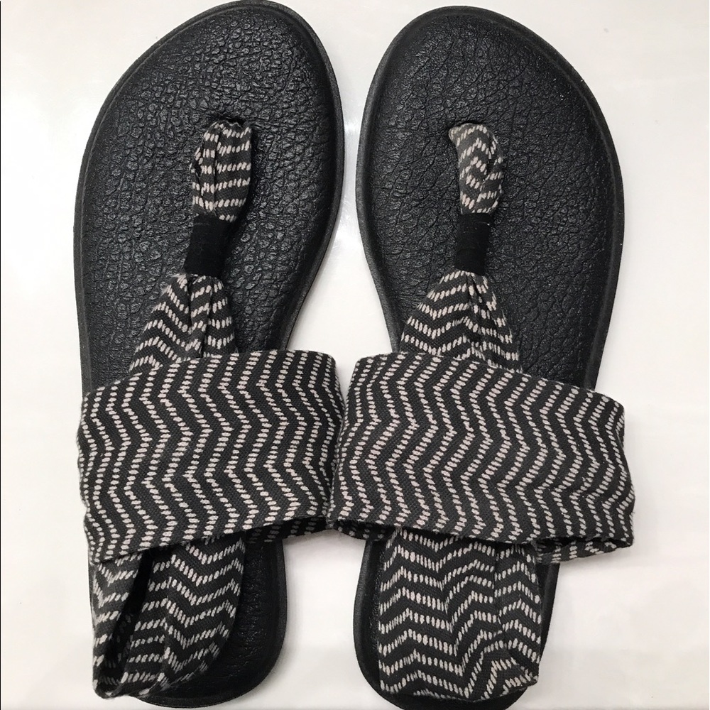 Sanuk yoga sandals