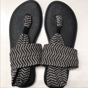 Sanuk yoga sandals