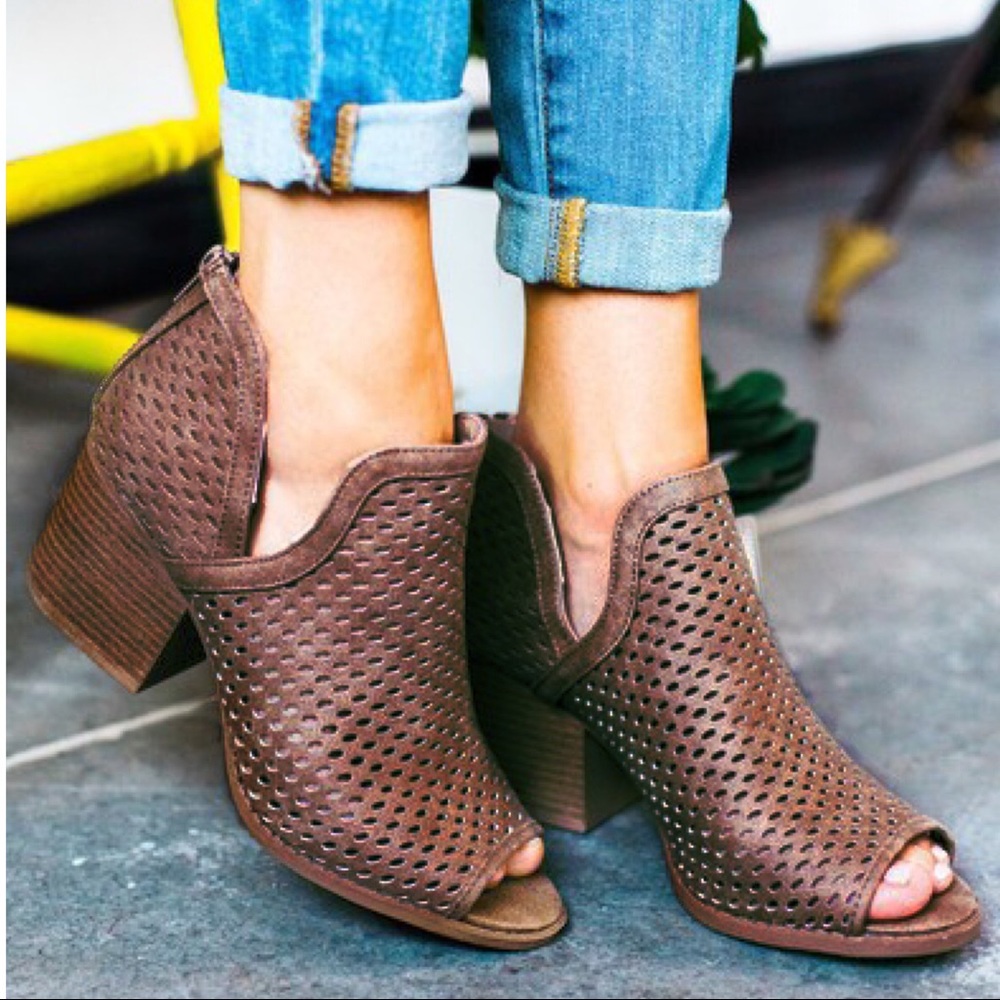 JUSTINE Booties - Picture 2 of 7