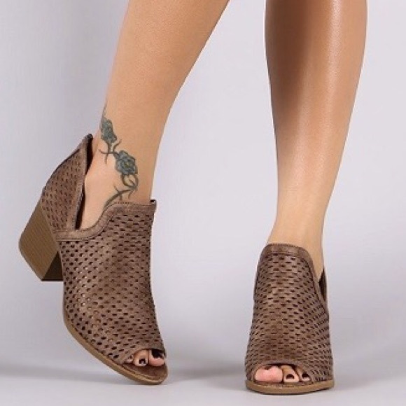 JUSTINE Booties - Picture 3 of 7