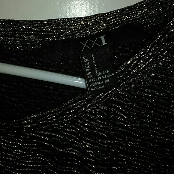 A blouse - Picture 3 of 5