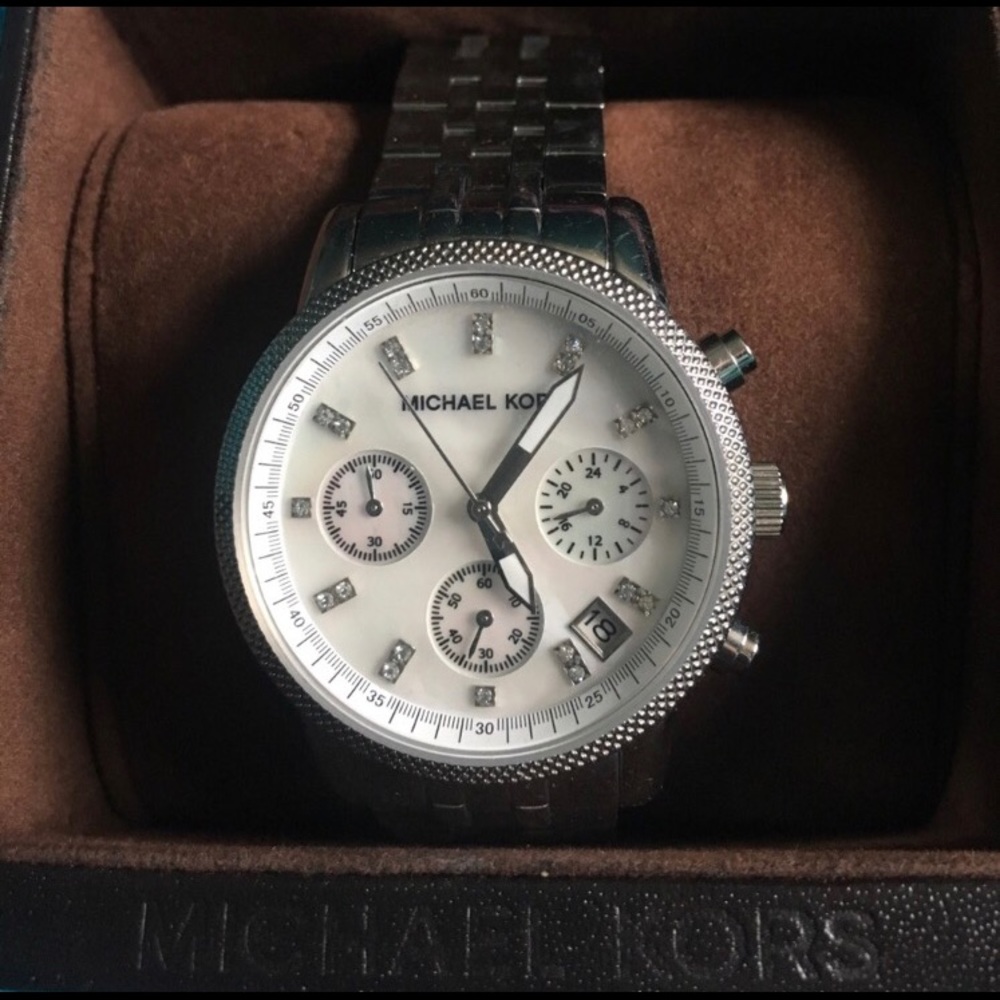 Silver Michael kors watch in leather box