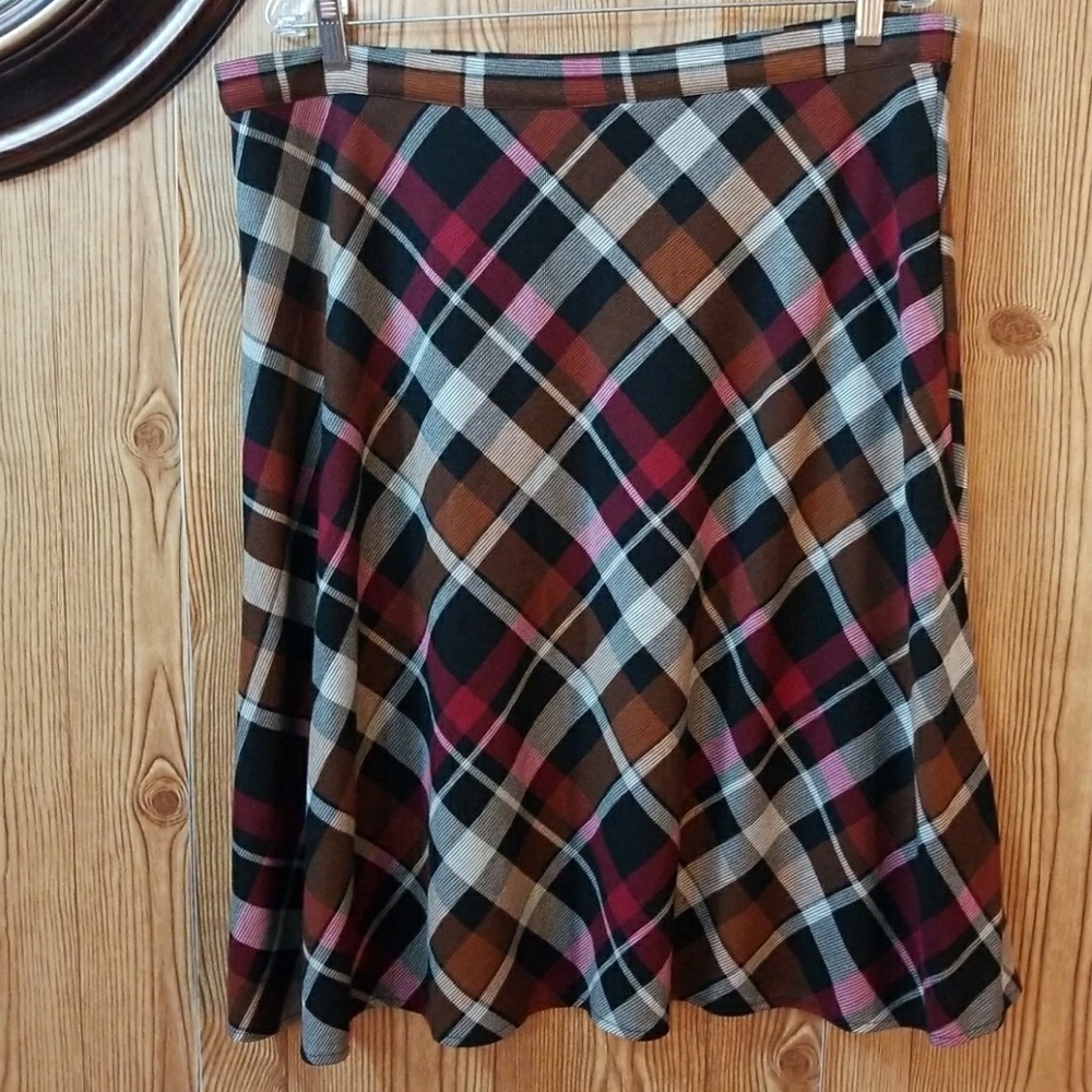 ♀️89th & Madison Midiskirt♀️