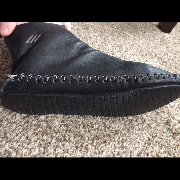 Black Navajo Handmade Peruvian Moccasins - Picture 3 of 4