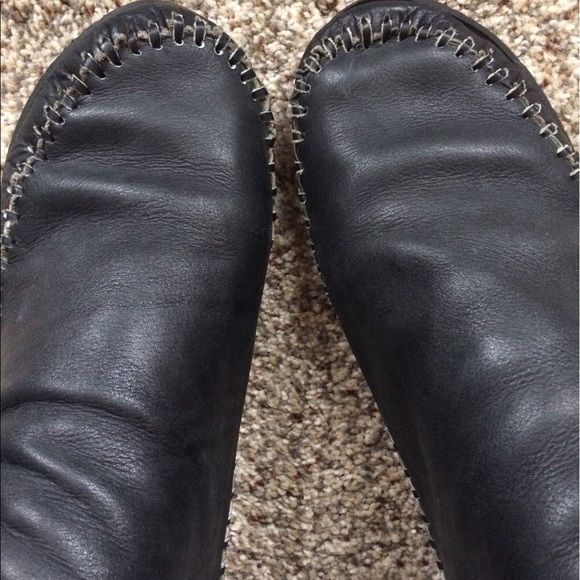 Black Navajo Handmade Peruvian Moccasins - Picture 4 of 4