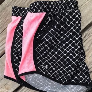 athletic under armour running shorts XL