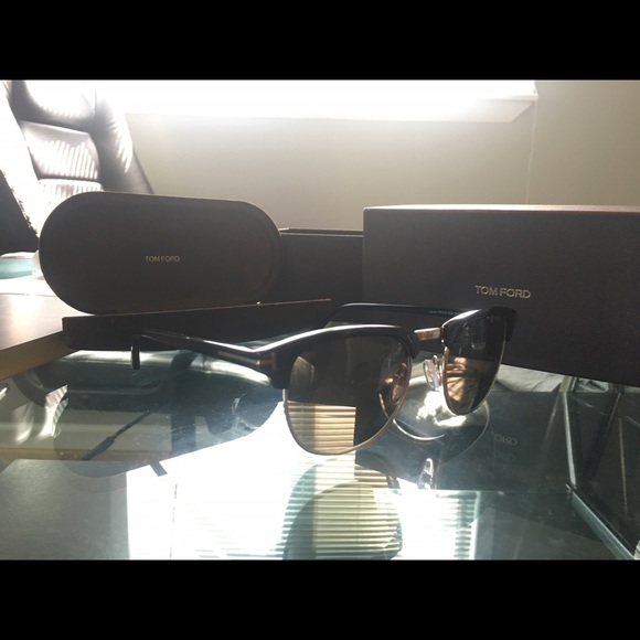 Tom Ford Black Henry Sunglasses Gold-T Round