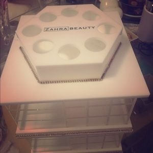 Zahra Beauty Spinning Lipstick tower