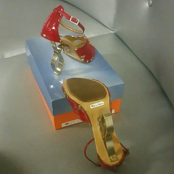 Shoes - Picture 2 of 4