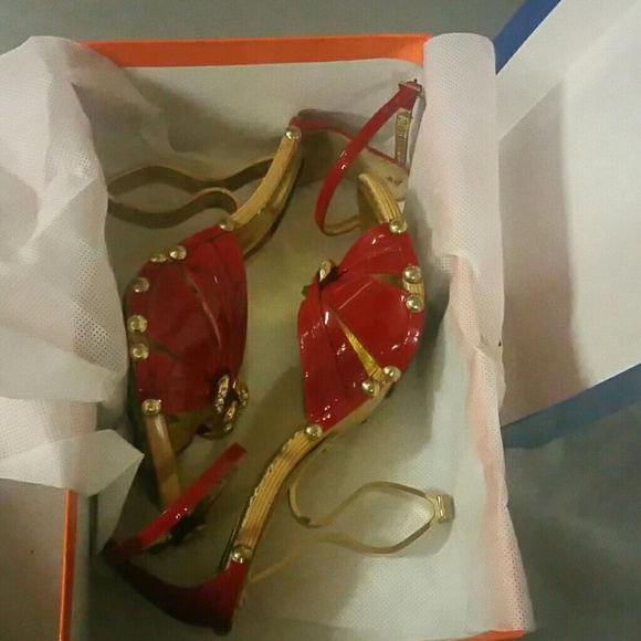 Shoes - Picture 3 of 4