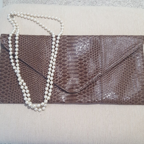 Vegan Leather Clutch (certified) - NWOT - Picture 2 of 8