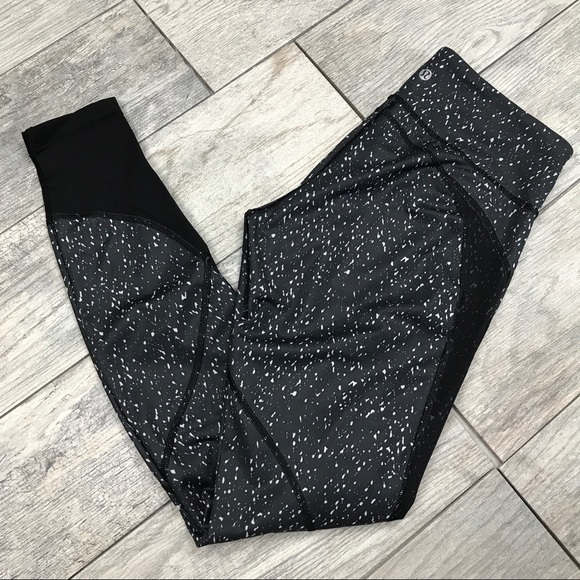 black and white lululemon leggings