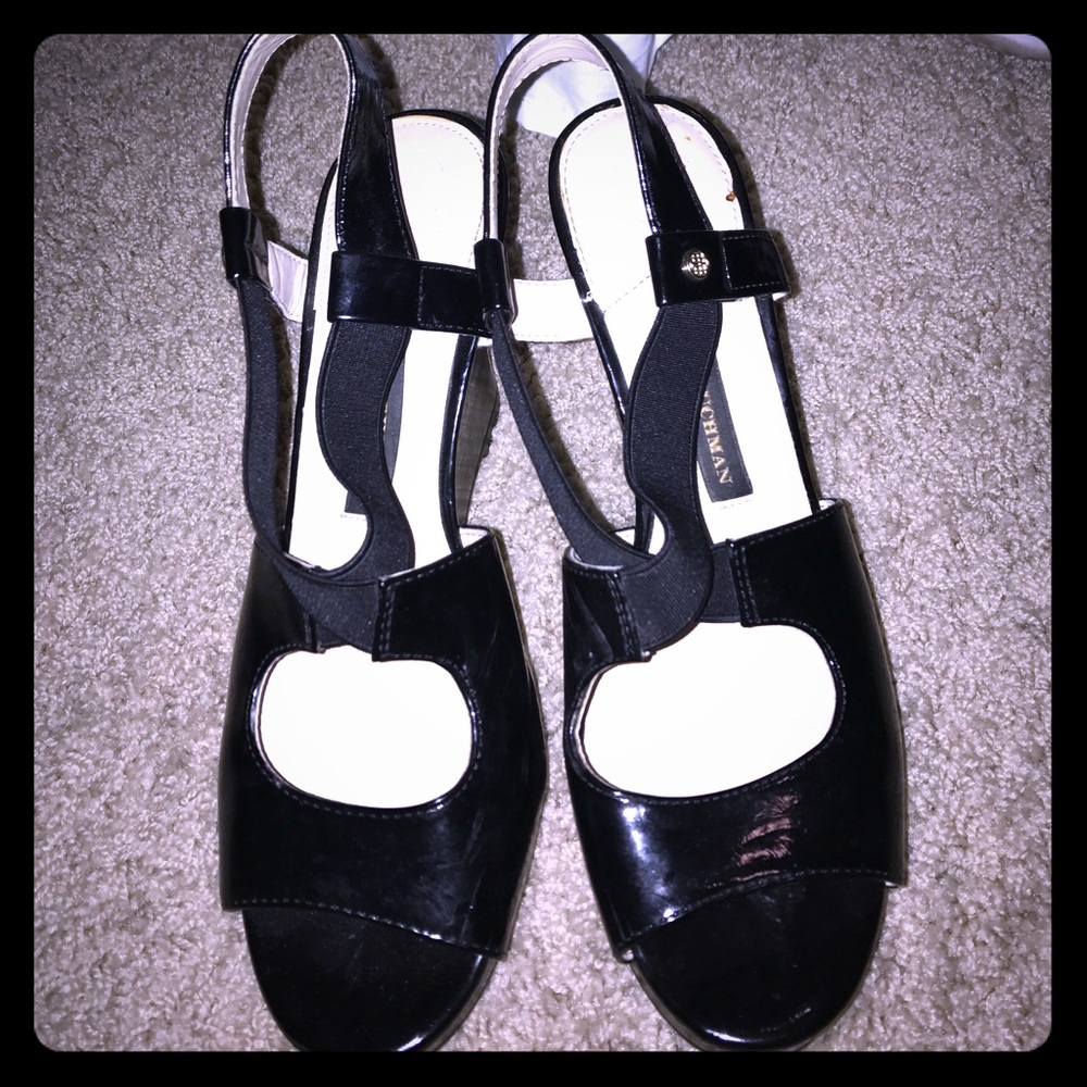 Dana Buchman Black Leather Wedge 😍