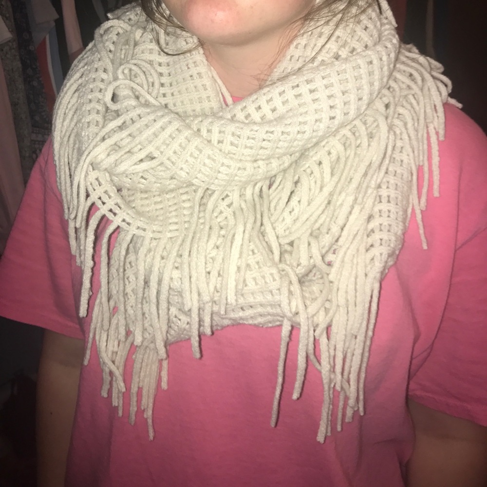 white knitted infinite scarf
