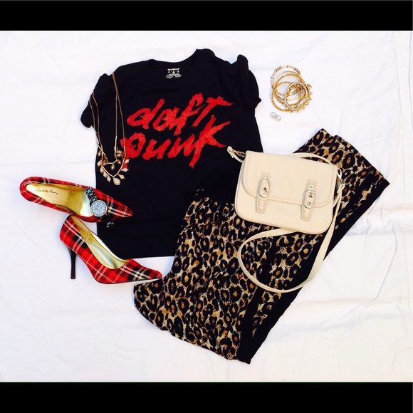 Daft Punk Black with Red Logo Tee - Picture 5 of 5