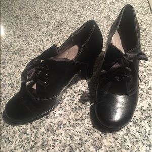 Aerosoles ribbon tie cut out oxford heels