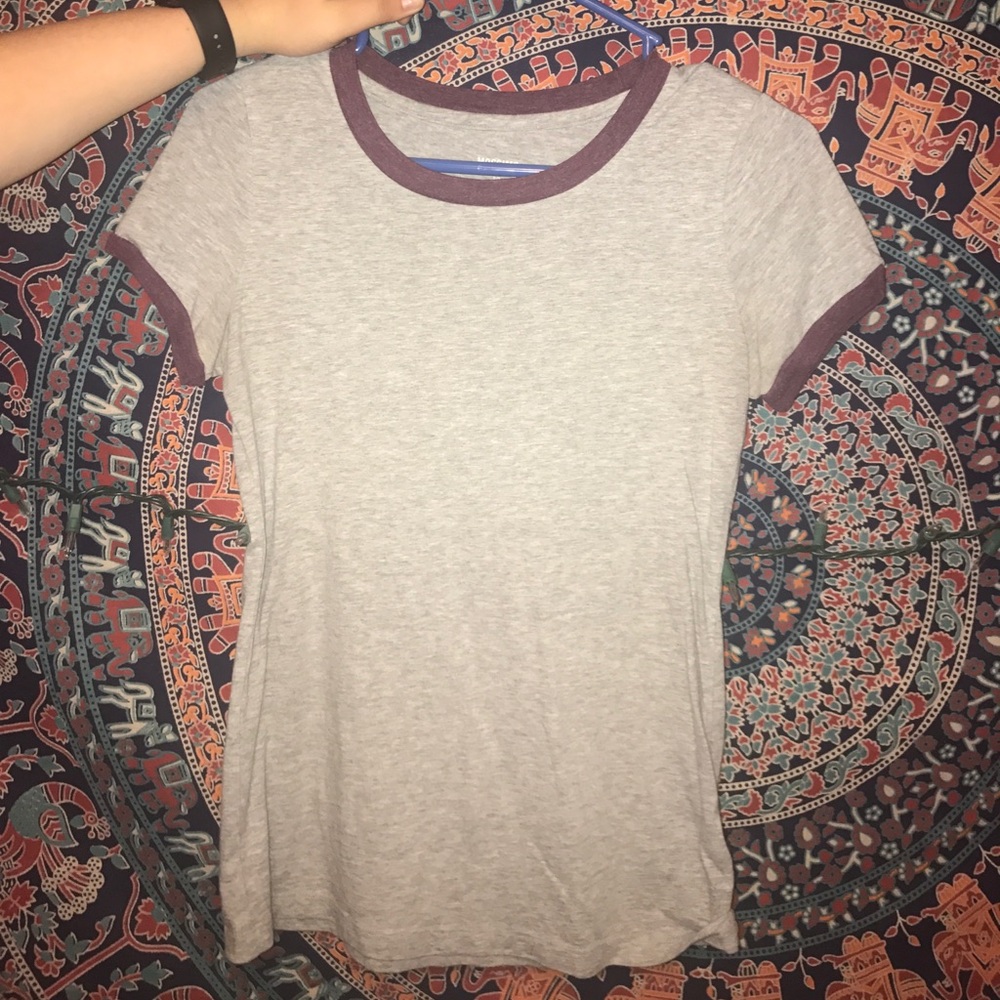 grey short sleeve top