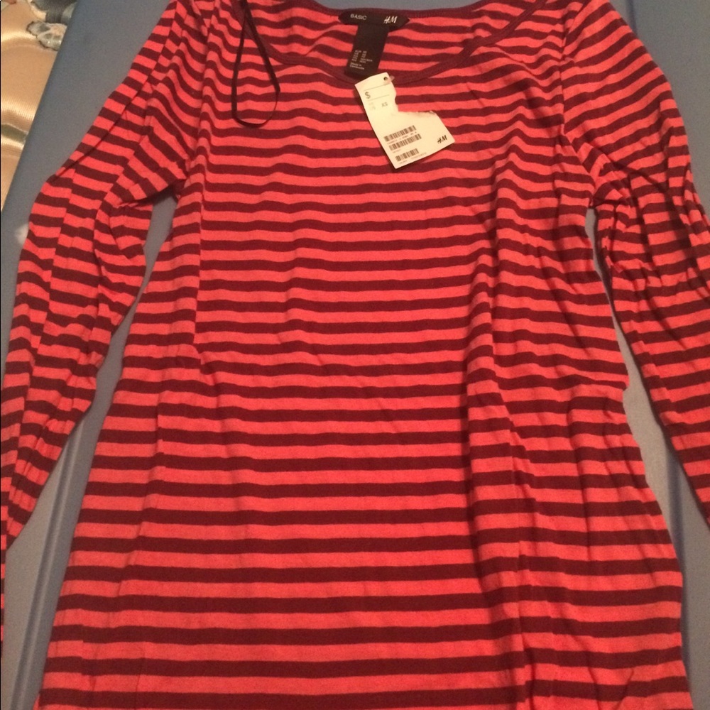 Long sleeve coral and maroon basic tee