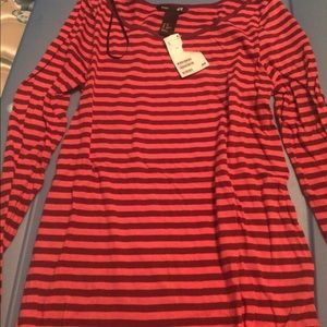 Long sleeve coral and maroon basic tee