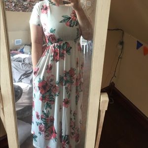 White floral maxi dress with pockets