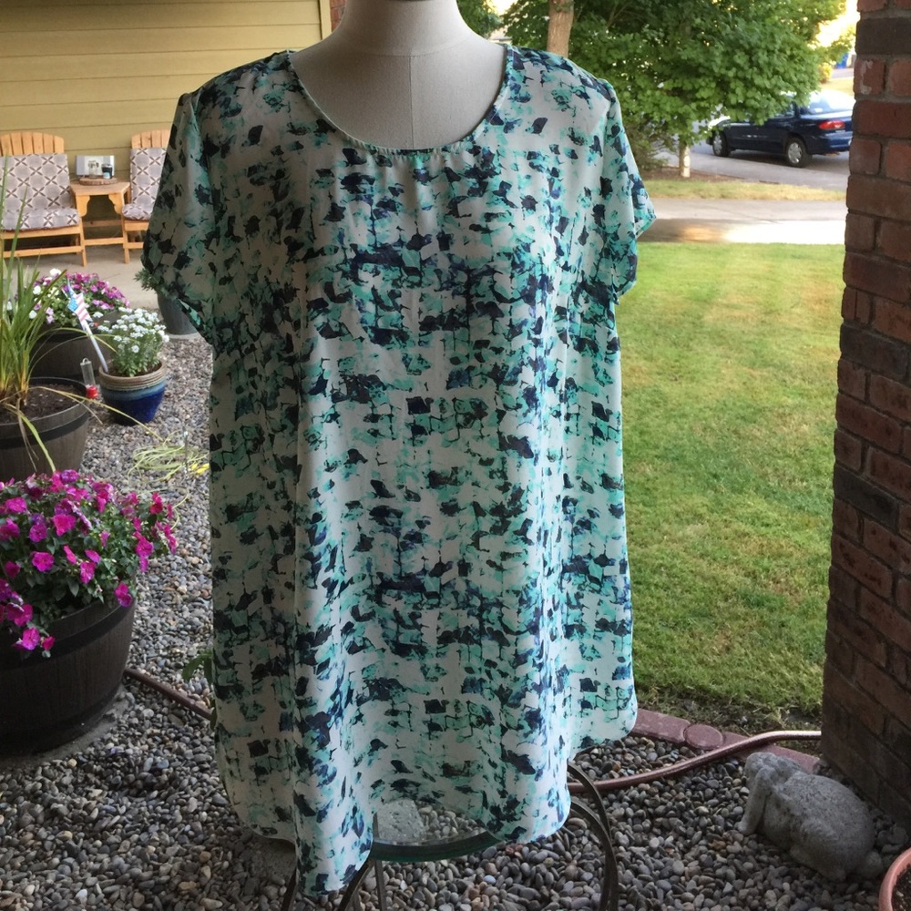 BEAUTIFUL & COLORFUL TOP!