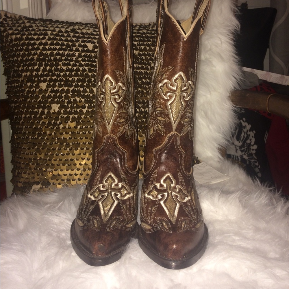 Brand new leather cowboy boots ❤️