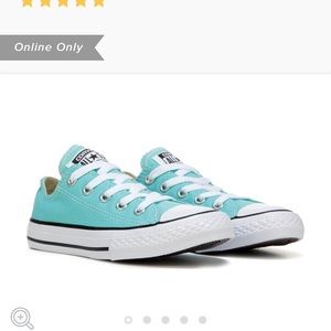 Brand new - never worn- women's converse size 6